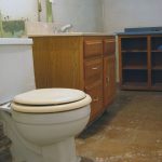 トイレの水漏れ問題の原因と対処法について